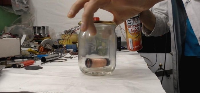 Catalytic combustion is a very simple and spectacular experiment.