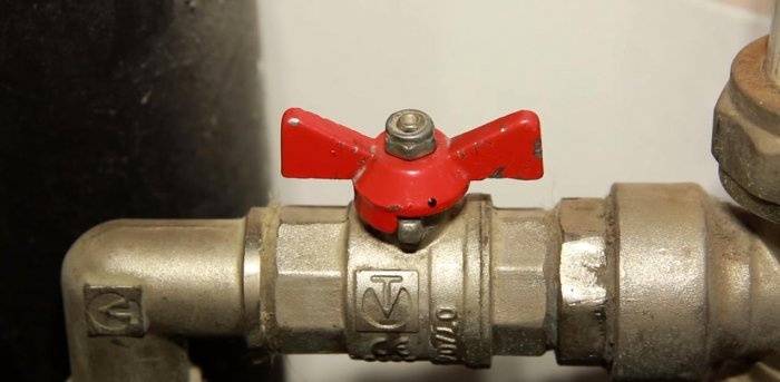 How to close a ball valve if it is stuck