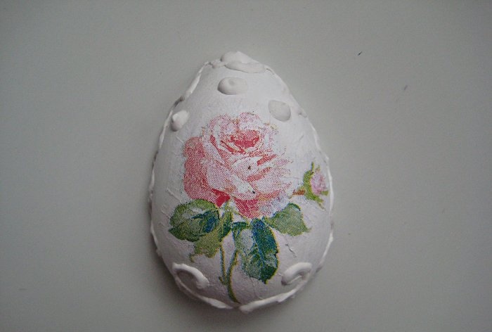 Easter magnets made of plaster