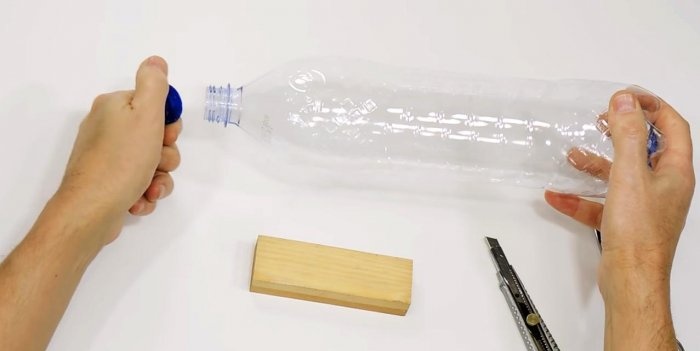 Knife for cutting tape from plastic bottles