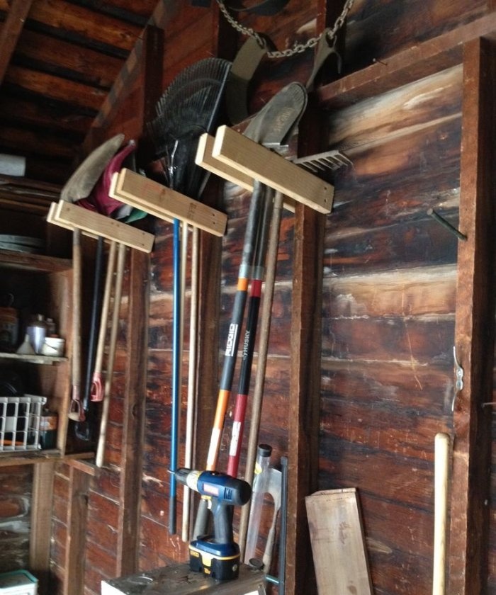 Simple tool hanger in the garage