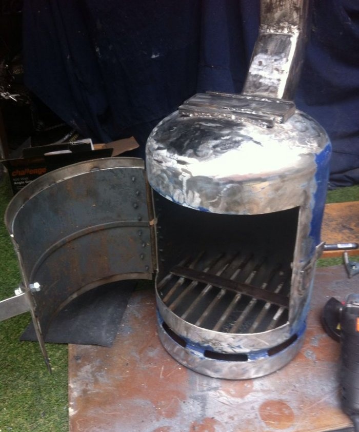 Mini stove made from a gas cylinder