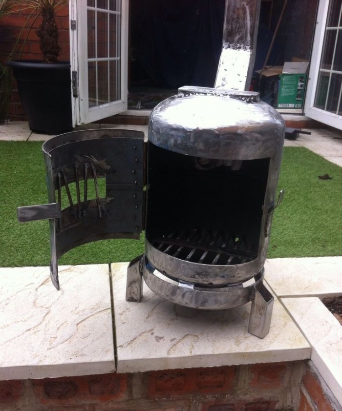 Mini stove made from a gas cylinder