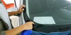 How to repair a crack in a car windshield