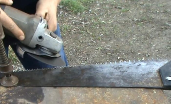 A quick way to sharpen a hand saw with a grinder