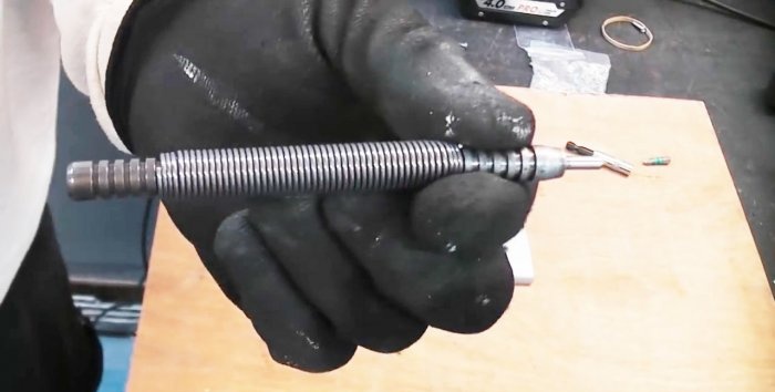 How to unscrew a licked screw using a core punch