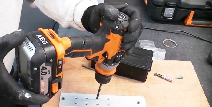 How to remove a leaked screw using a left-hand drill