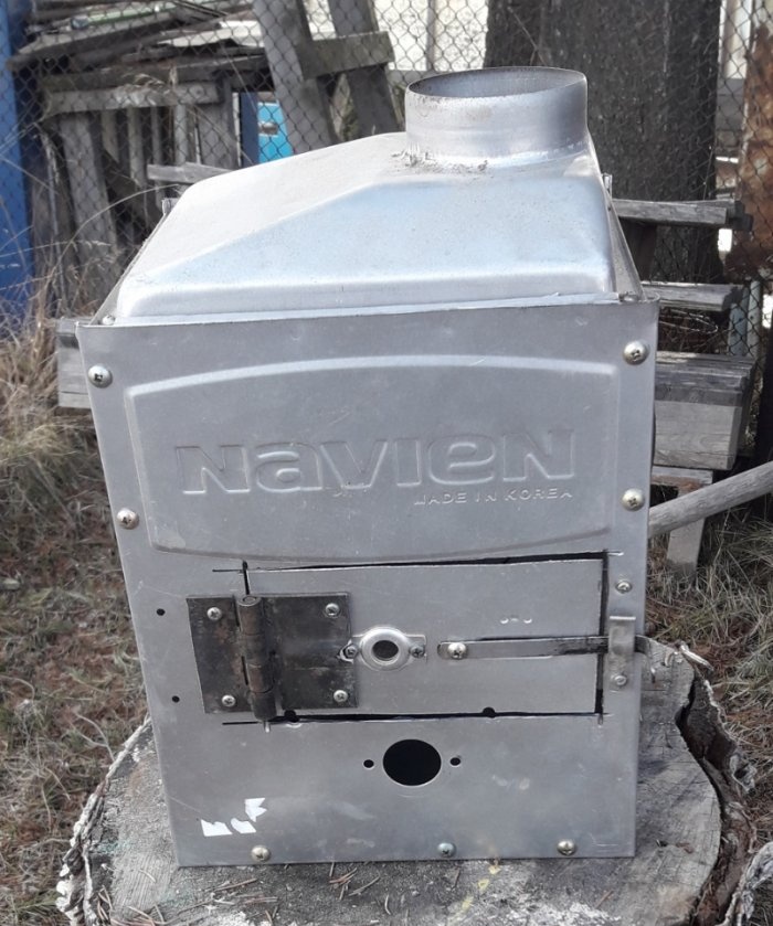 Mini oven made from a wall-mounted gas boiler