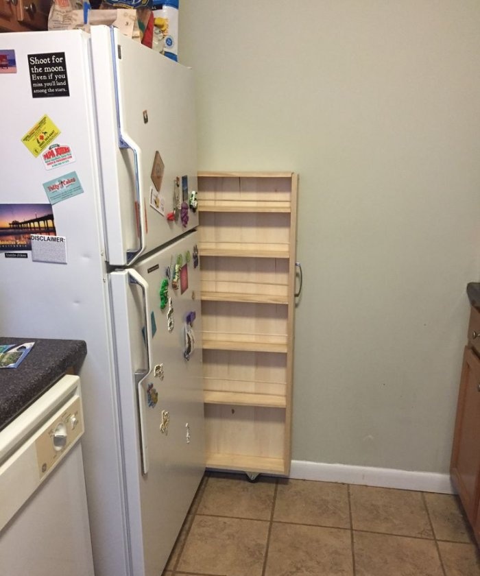 Narrow pull-out shelving