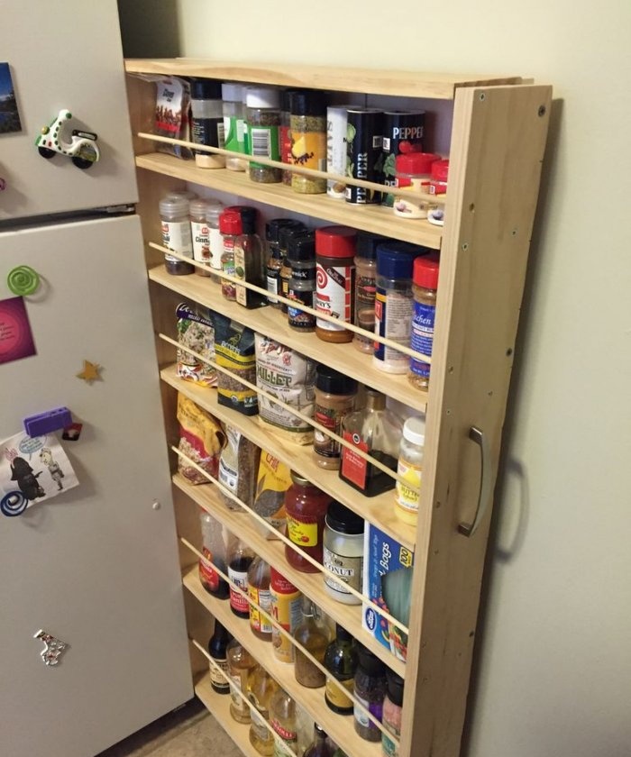 Narrow pull-out shelving