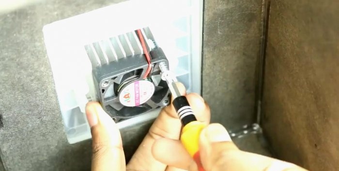 DIY 12V mini refrigerator