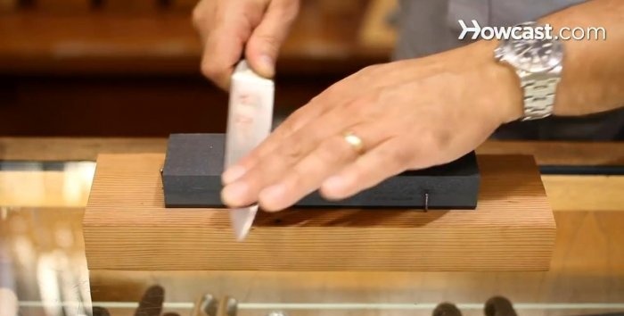 How to sharpen a knife on a stone correctly