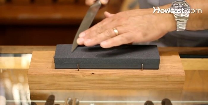 How to sharpen a knife on a stone correctly