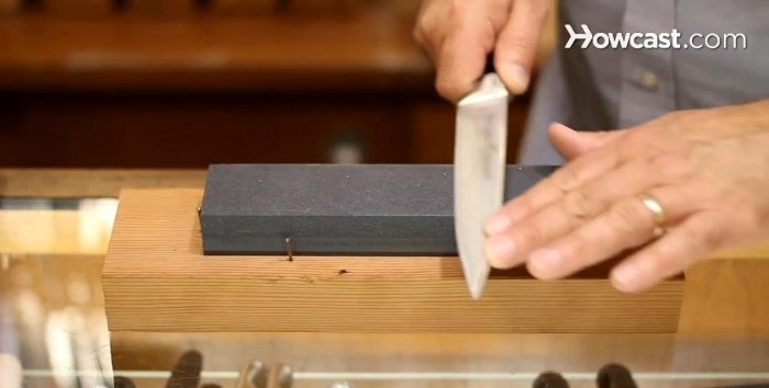 How to sharpen a knife on a stone correctly