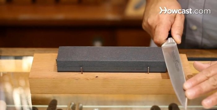 How to sharpen a knife on a stone correctly