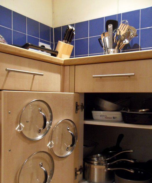 An easy trick to find a place for the lids of dishes