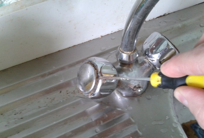 Kitchen faucet repair