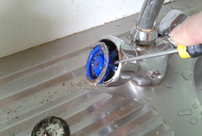 Kitchen faucet repair