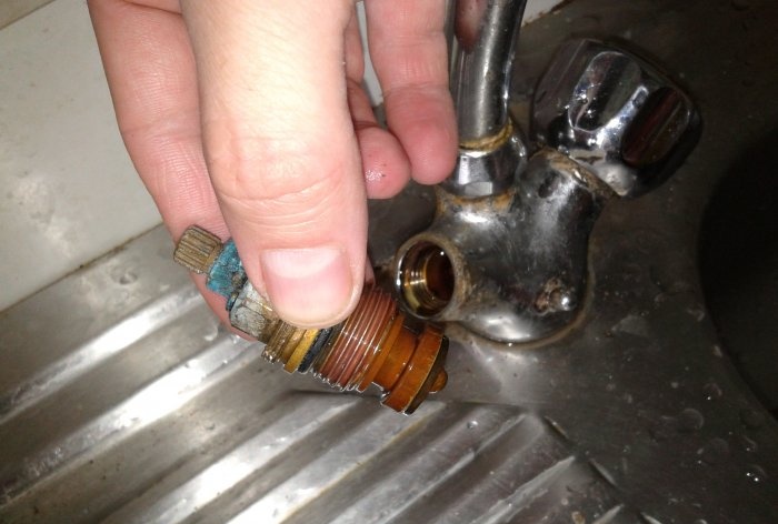 Kitchen faucet repair