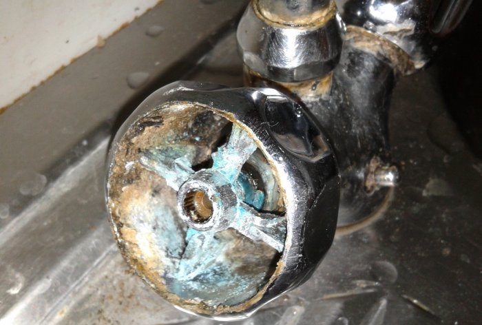 Kitchen faucet repair