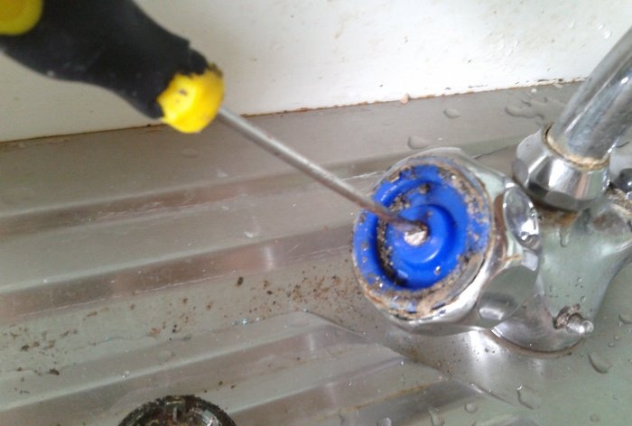 Kitchen faucet repair