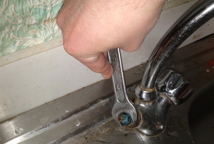 Kitchen faucet repair