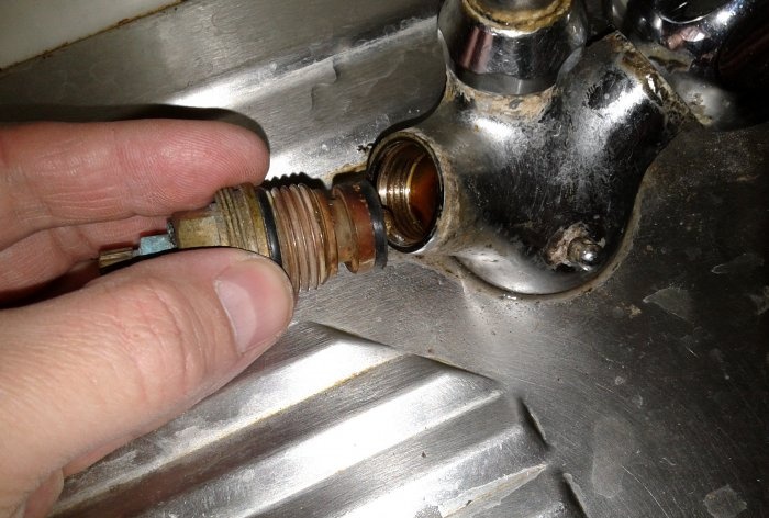 Kitchen faucet repair