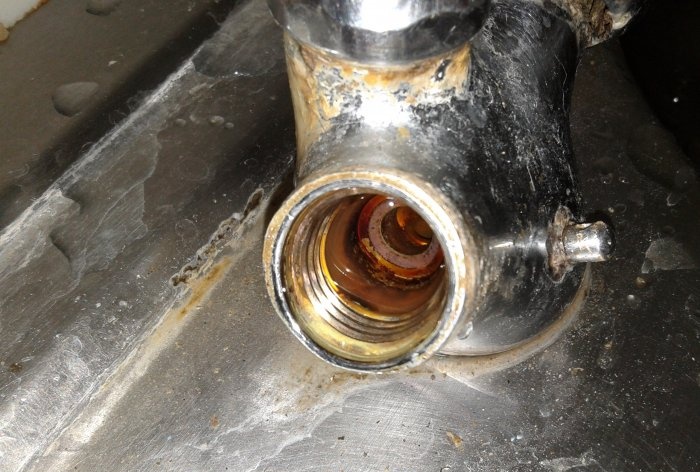 Kitchen faucet repair