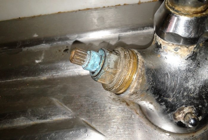 Kitchen faucet repair