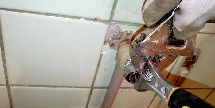 How to unscrew the eccentric of a mixer