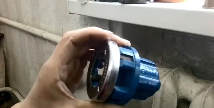 How to cut threads on a pipe