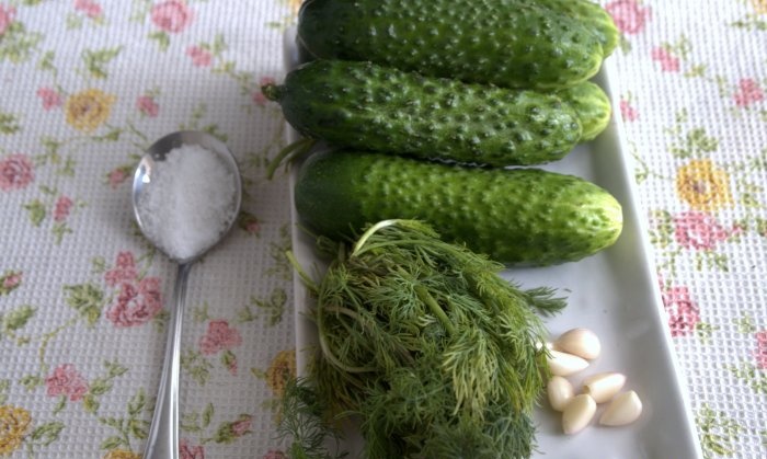 Super-fast lightly salted cucumbers in a jar in 15 minutes