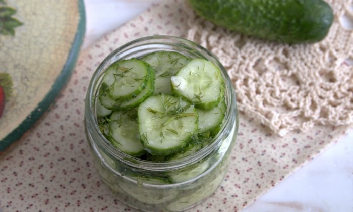 Super-fast lightly salted cucumbers in a jar in 15 minutes