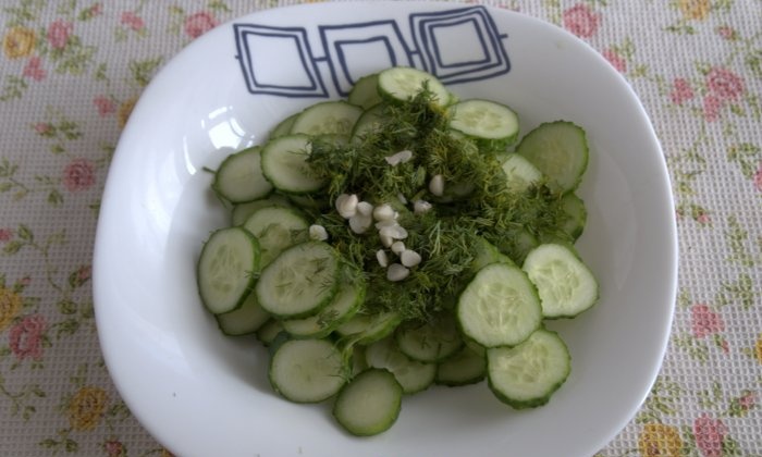 Super-fast lightly salted cucumbers in a jar in 15 minutes