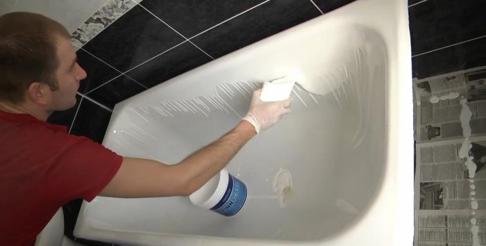 Do-it-yourself bathtub restoration with liquid acrylic