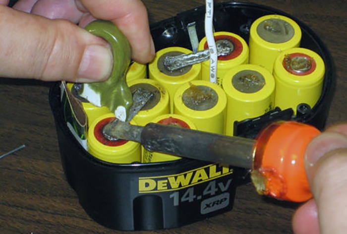 How to restore a screwdriver battery