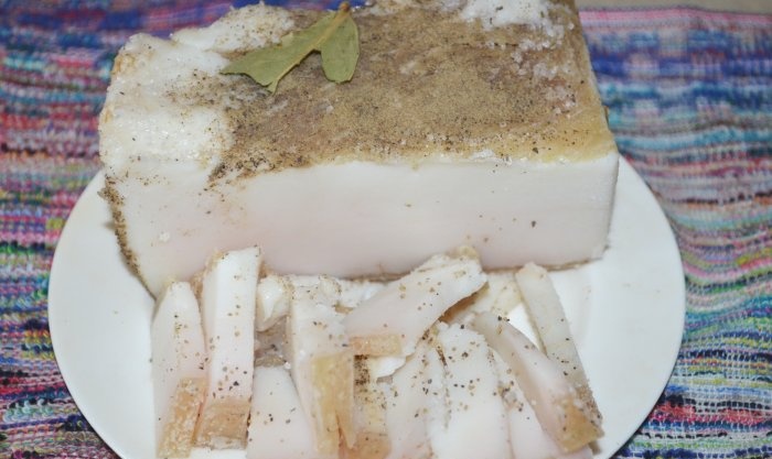 Salo with garlic and pepper simple recipe