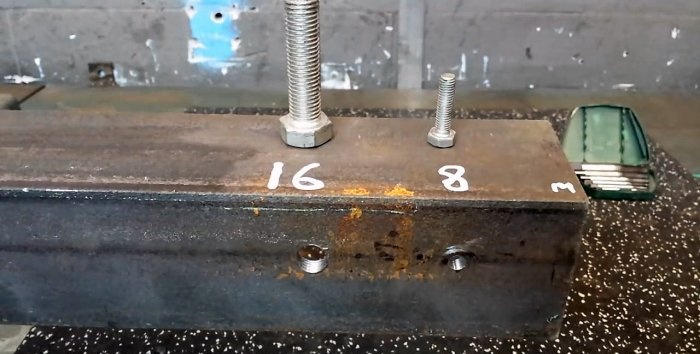 How to unscrew a broken stud using an extractor