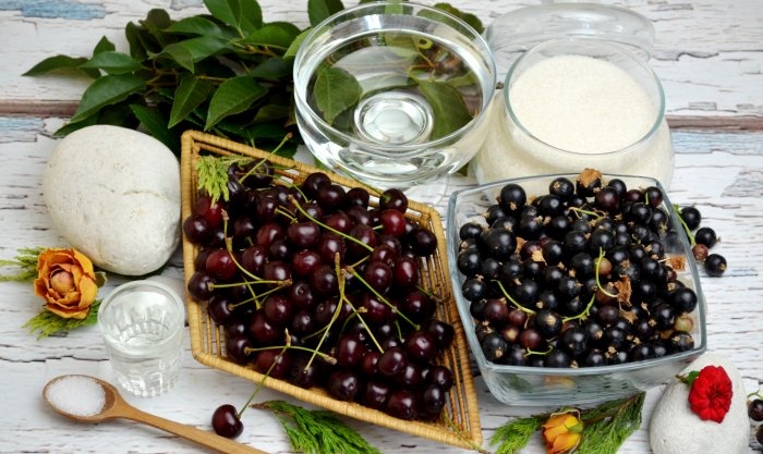 Cherry and blackcurrant liqueur