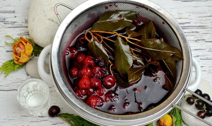 Cherry and blackcurrant liqueur