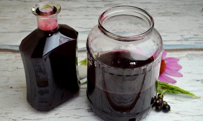 Cherry and blackcurrant liqueur