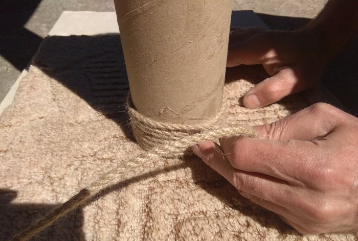 Making a scratching post with your own hands