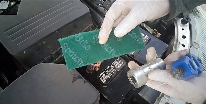 How to quickly clean battery terminals