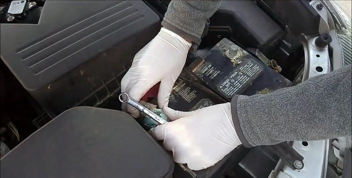 How to quickly clean battery terminals