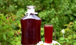 Cherry and blackcurrant liqueur