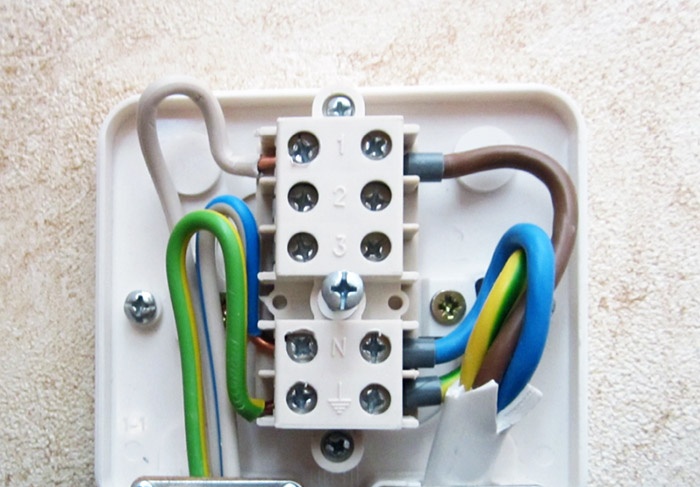 Methods for connecting wires in a junction box