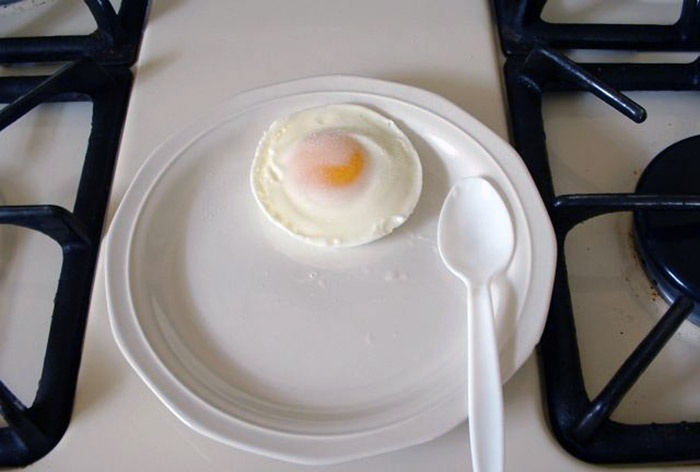 How to cook an egg in 40 seconds