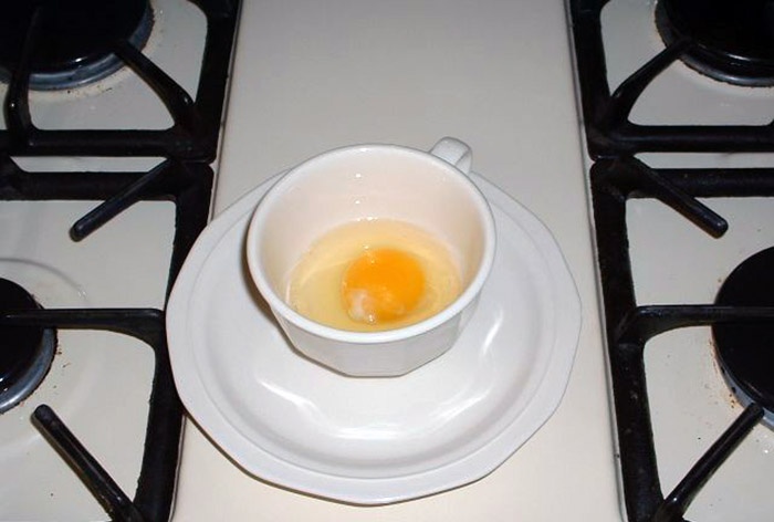 How to cook an egg in 40 seconds