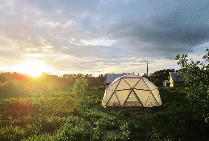 How to make a dome greenhouse with your own hands