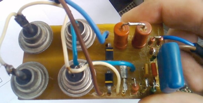 Starting a three-phase motor from a single-phase network without a capacitor